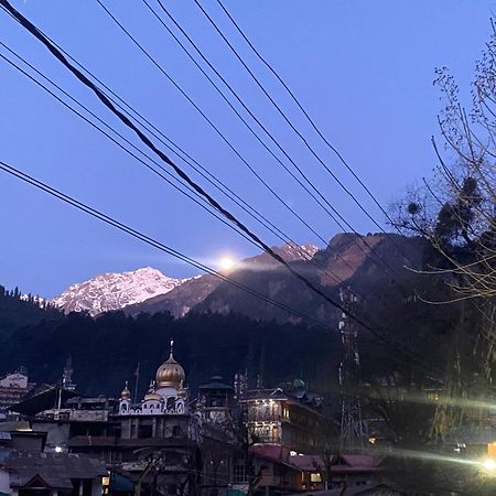 The Prasher Lodge Mall Road Manali Екстериор снимка