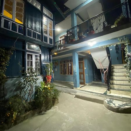 The Prasher Lodge Mall Road Manali Екстериор снимка