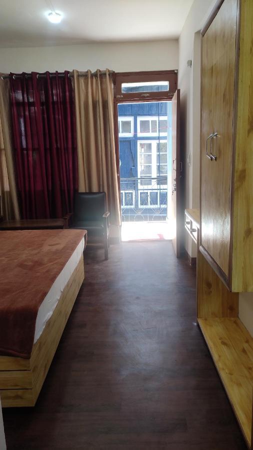 The Prasher Lodge Mall Road Manali Екстериор снимка