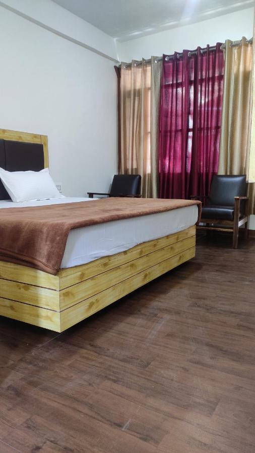 The Prasher Lodge Mall Road Manali Екстериор снимка