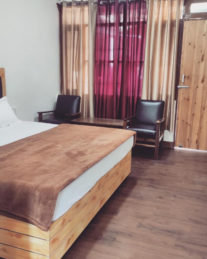 The Prasher Lodge Mall Road Manali Екстериор снимка