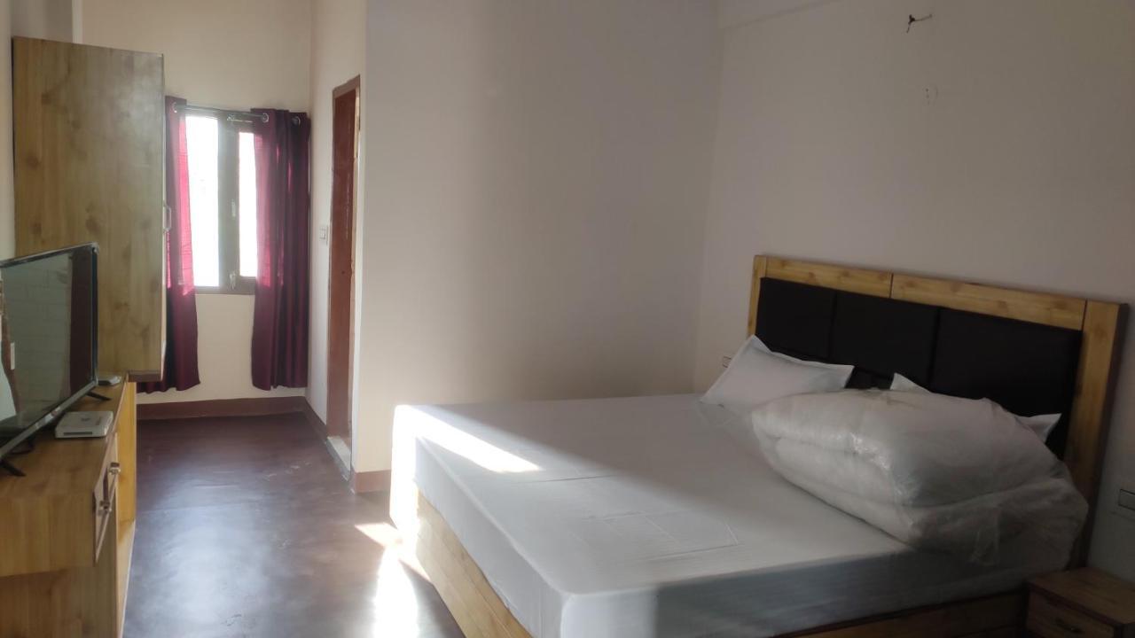 The Prasher Lodge Mall Road Manali Екстериор снимка