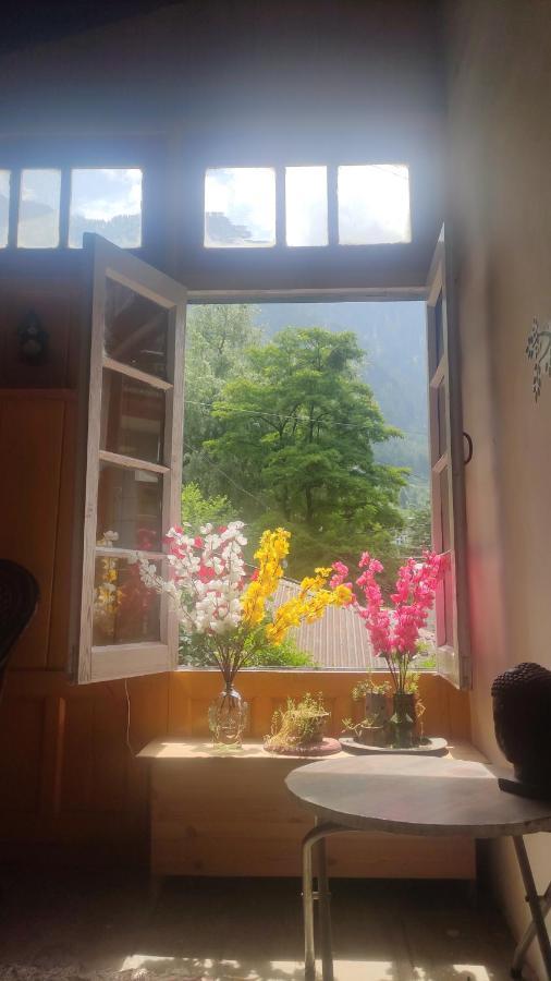 The Prasher Lodge Mall Road Manali Екстериор снимка