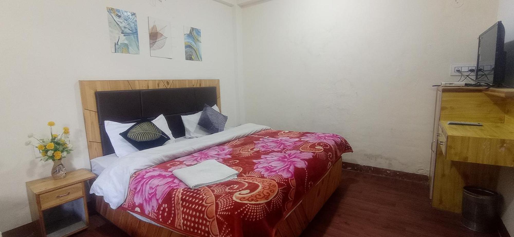 The Prasher Lodge Mall Road Manali Екстериор снимка