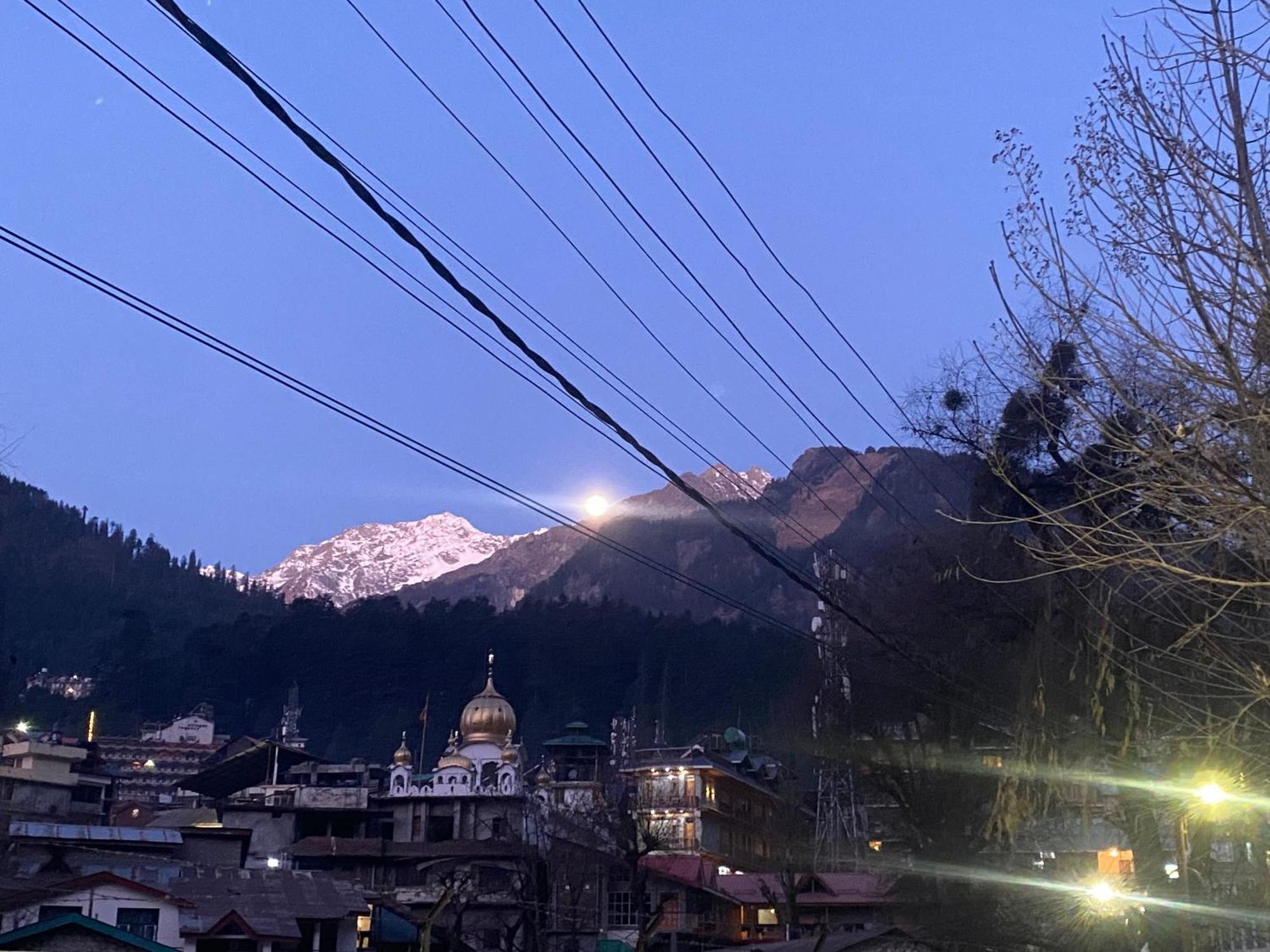 The Prasher Lodge Mall Road Manali Екстериор снимка