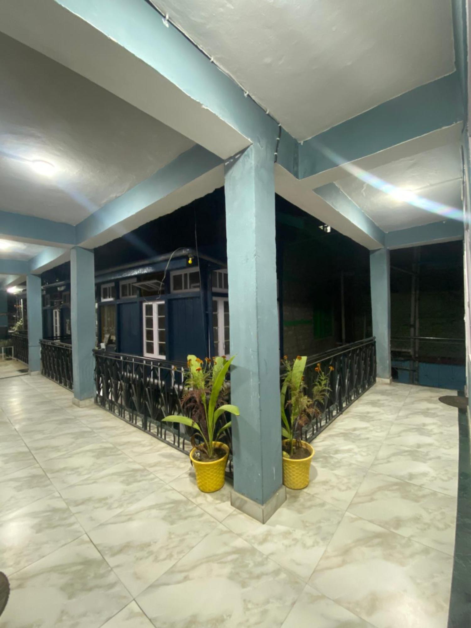 The Prasher Lodge Mall Road Manali Екстериор снимка